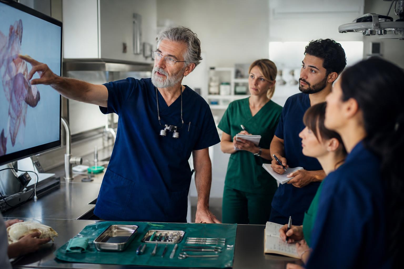 Expert speakers in clinic training